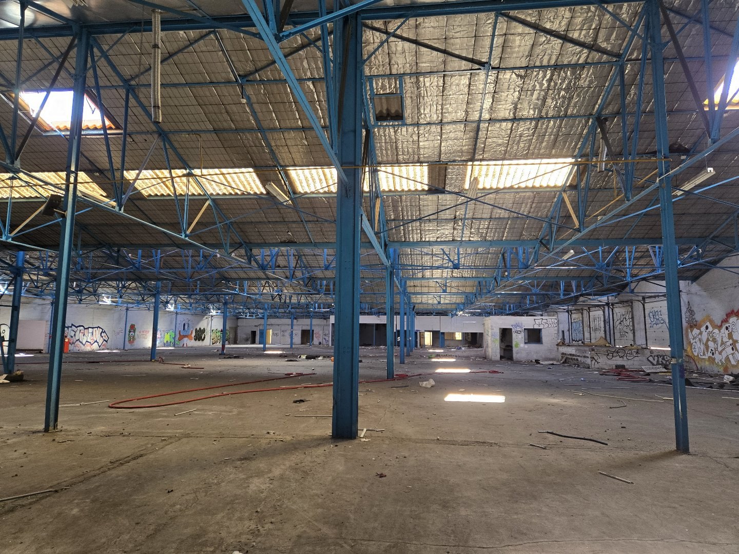 A vendre - bâtiment d'activités de 6 695 m2 à rénover