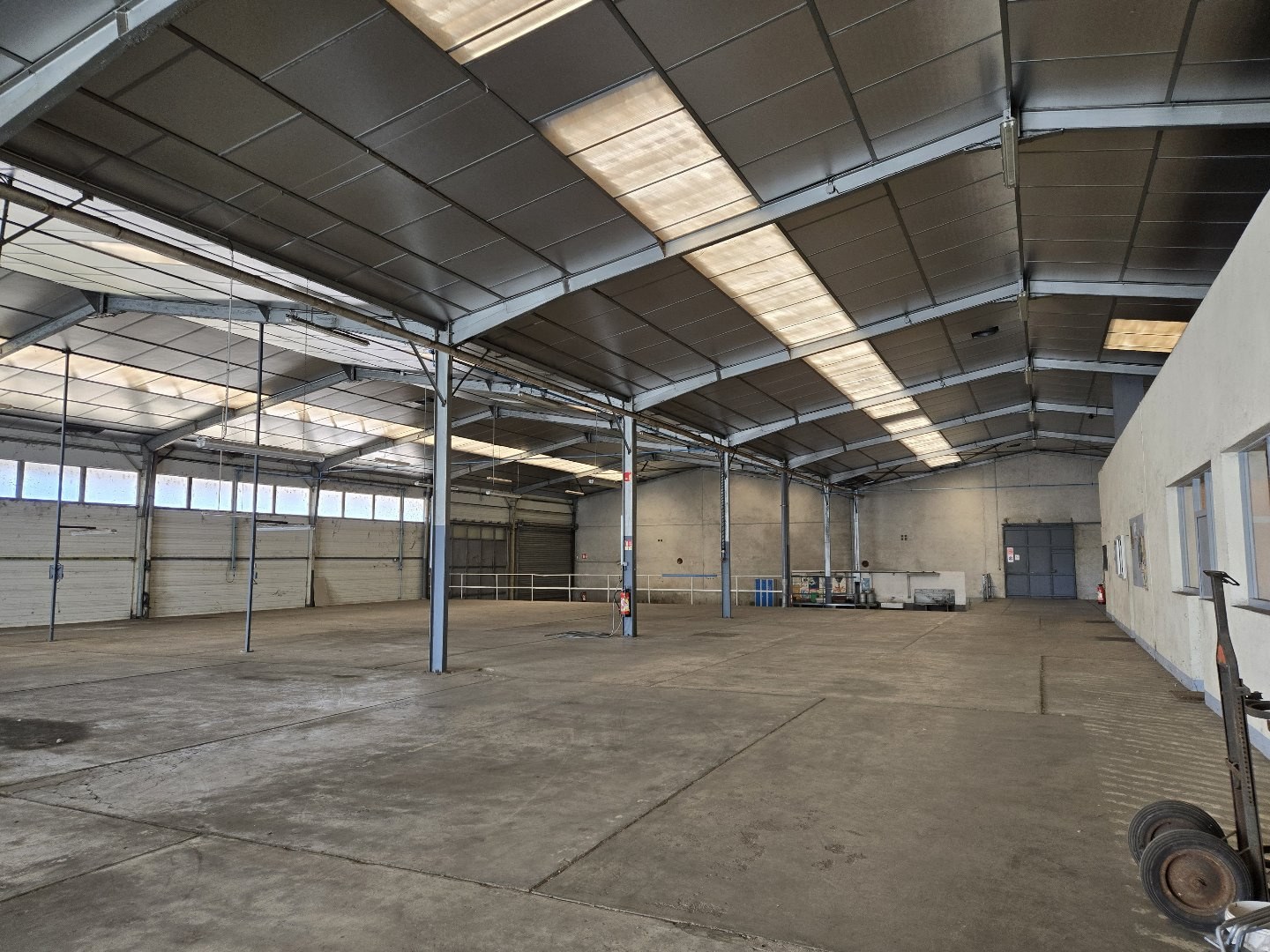A louer - bâtiment d'activités de 2 032 m2