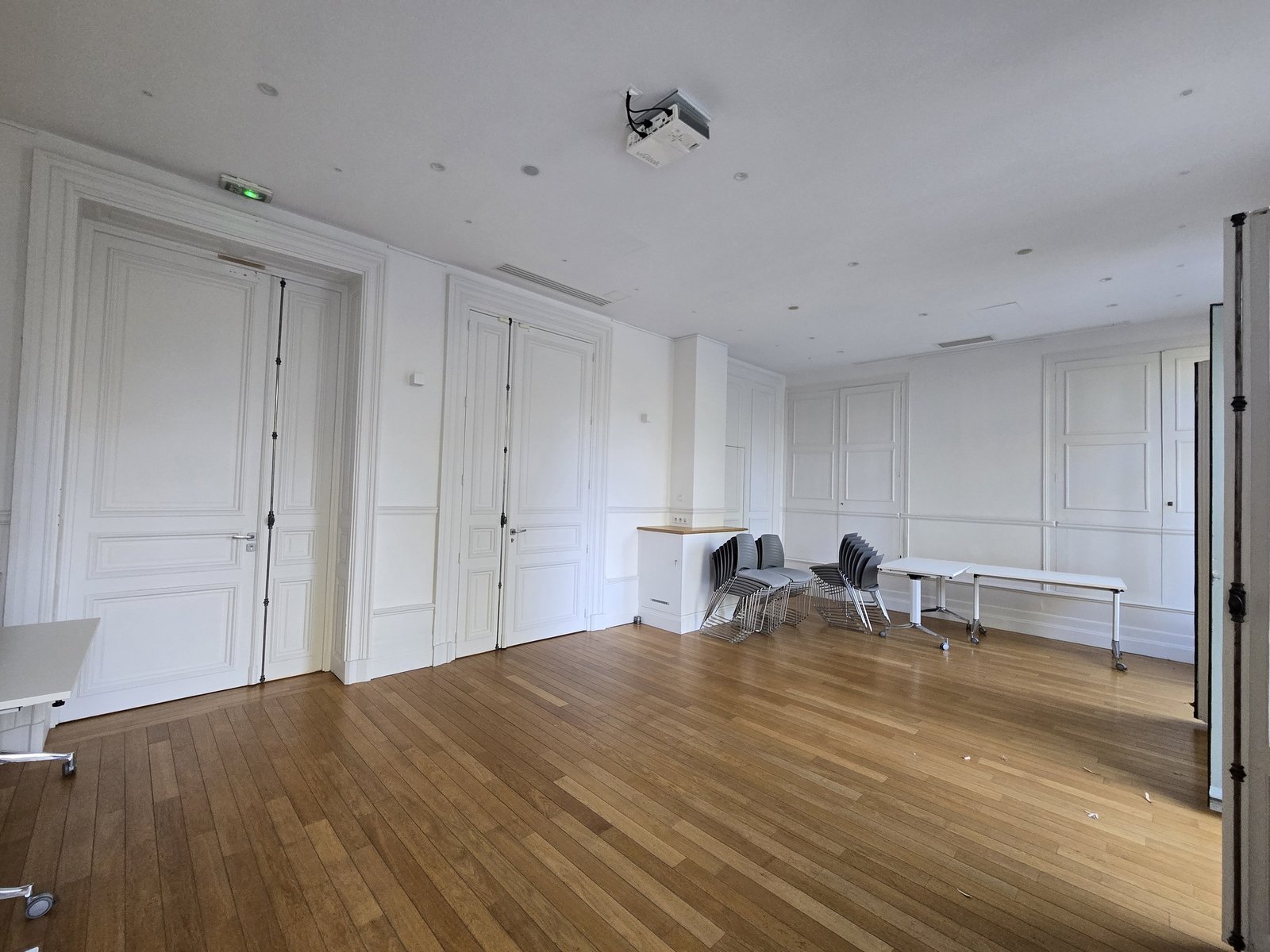 Bureaux de standing 82 m² avec terrasse sur jardin et parking…