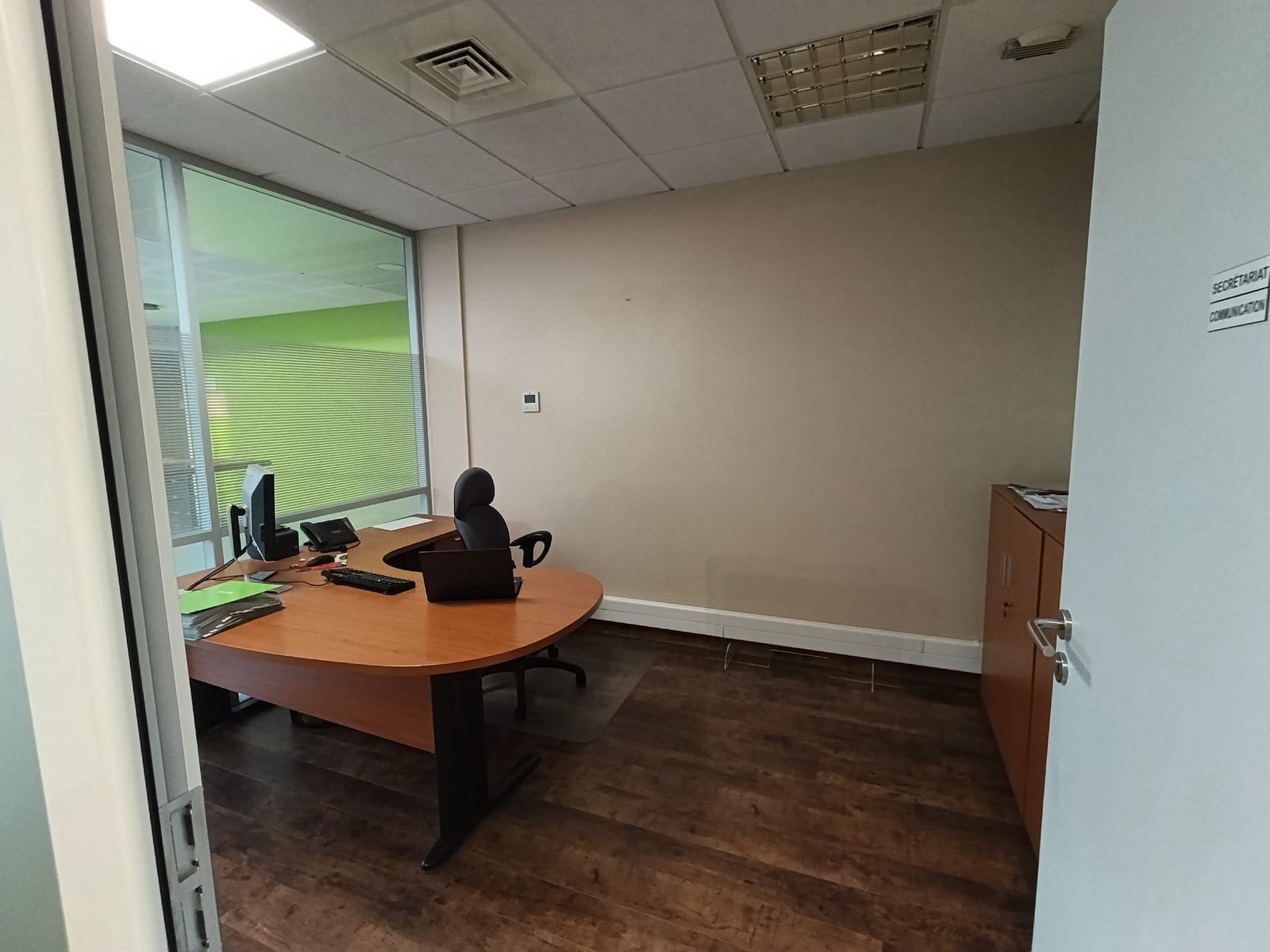 Local professionnel de 74 m² clé en main, Saint-Cyr-sur-Loire