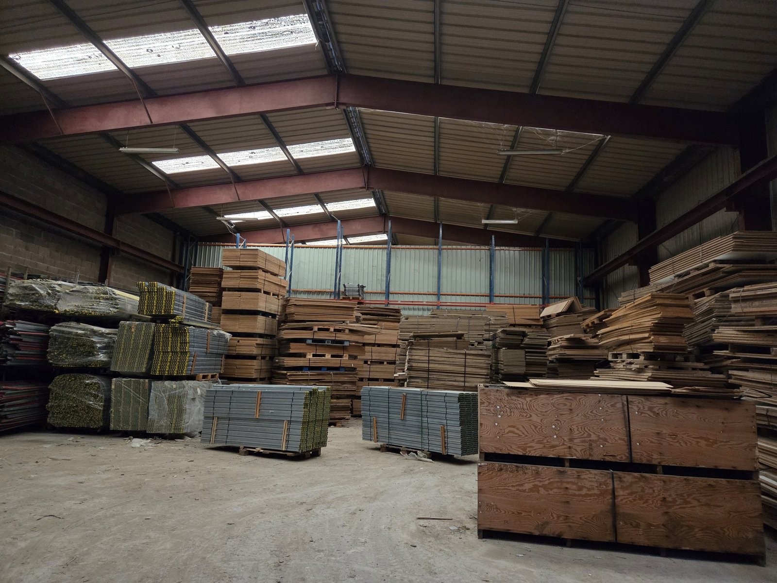 Montlouis-sur-Loire : local d’activités de 600 m² sur terrain clos de 2 785 m²