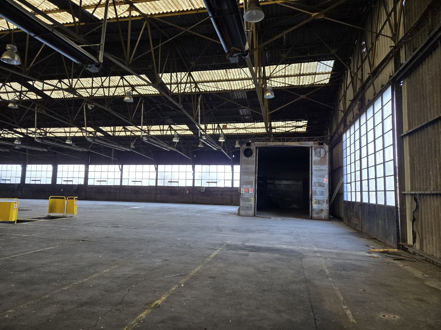A louer - bâtiment d'activités de 1 000 m2 à Chambray